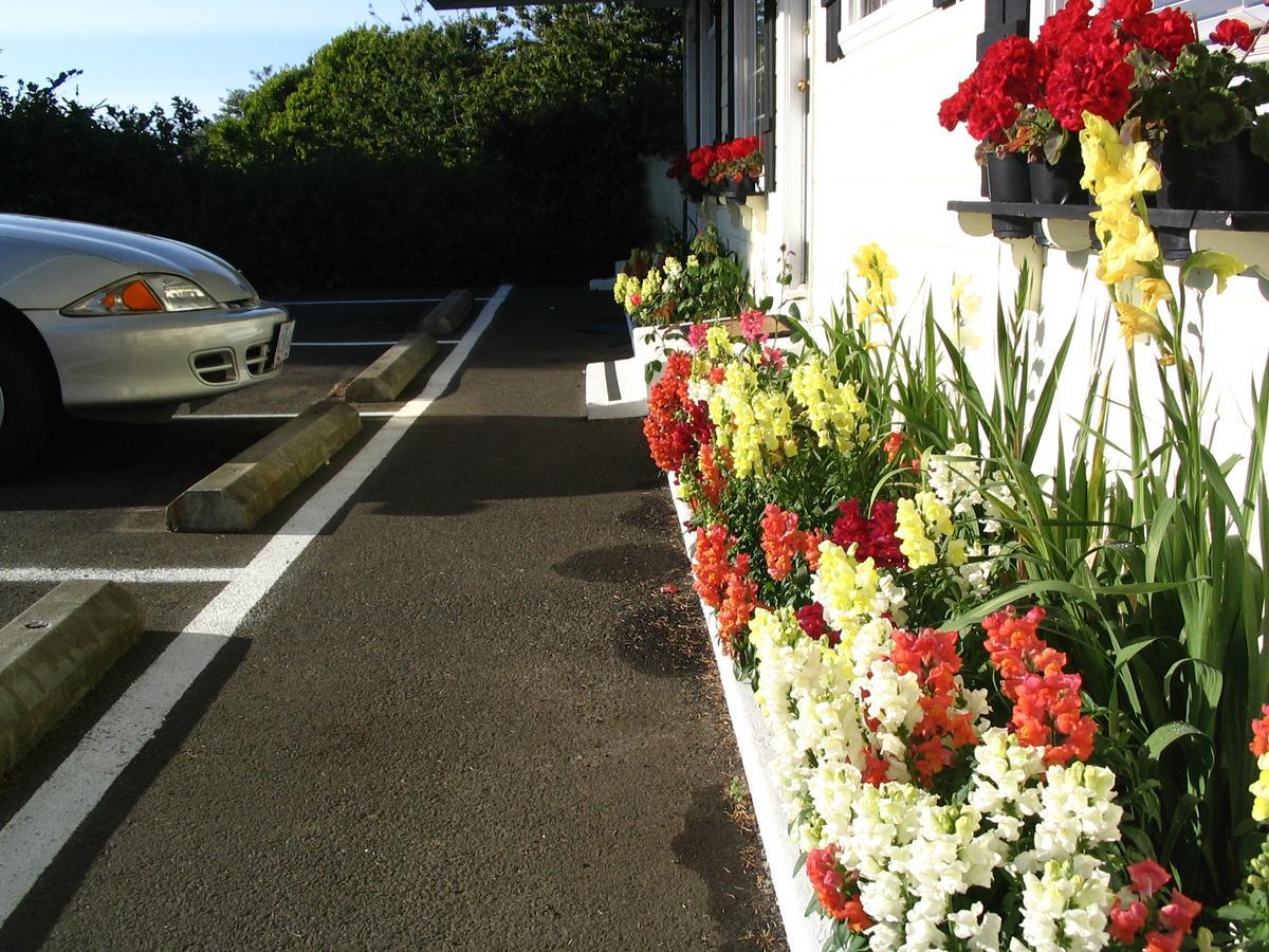 Captain Cook Inn Lincoln City Bagian luar foto