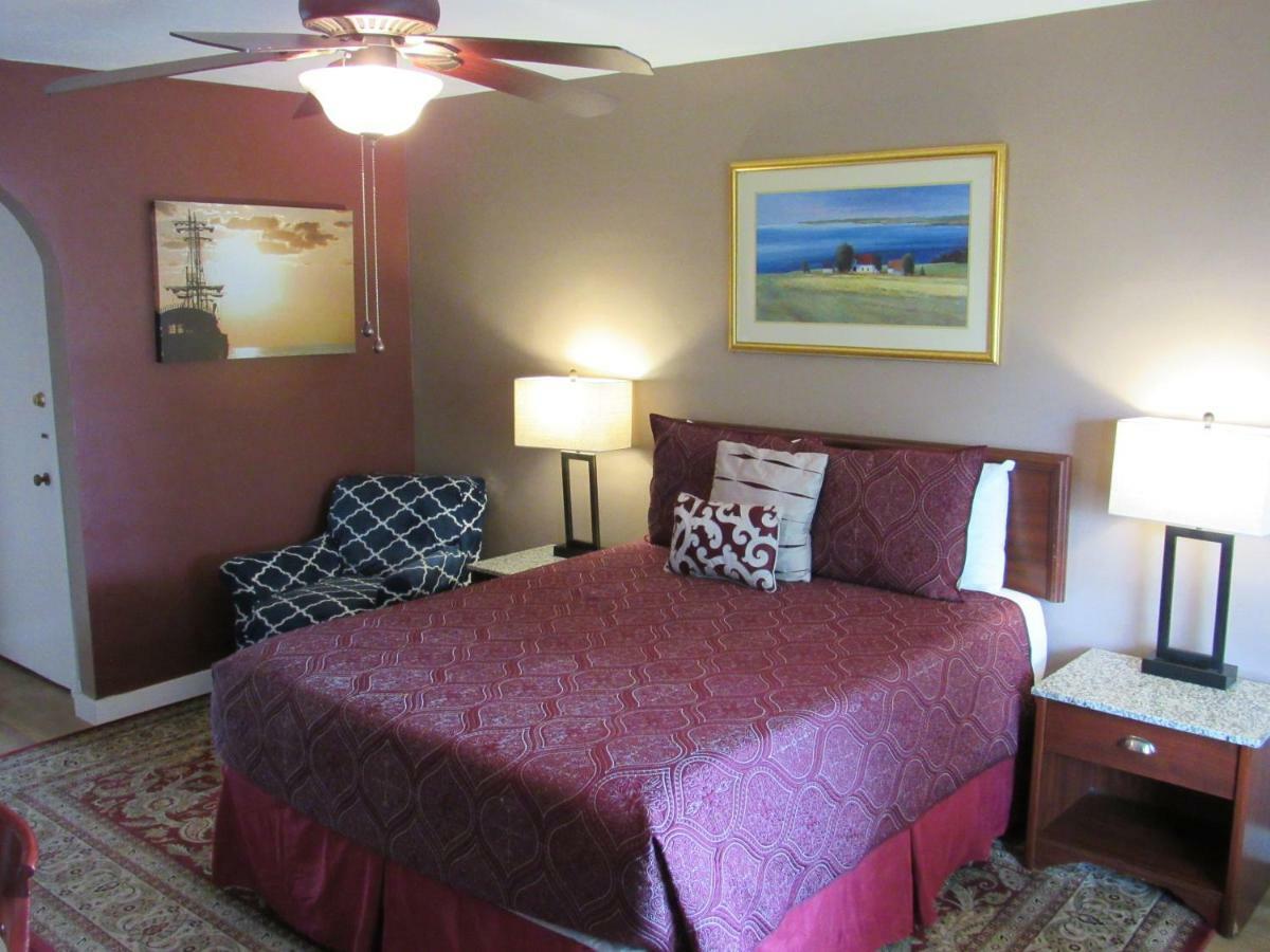 Captain Cook Inn Lincoln City Bagian luar foto