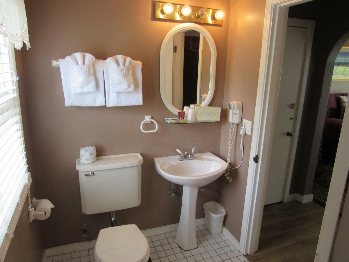 Captain Cook Inn Lincoln City Bagian luar foto