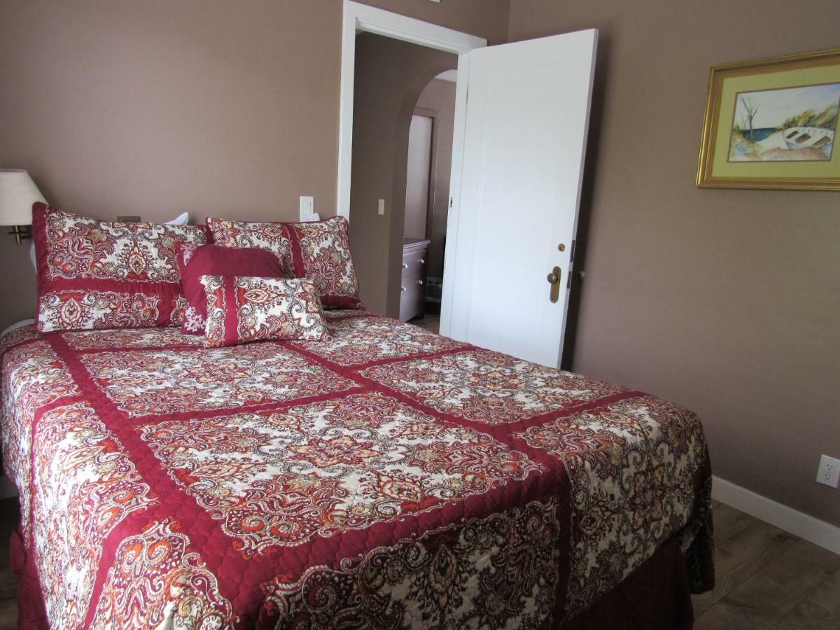 Captain Cook Inn Lincoln City Bagian luar foto